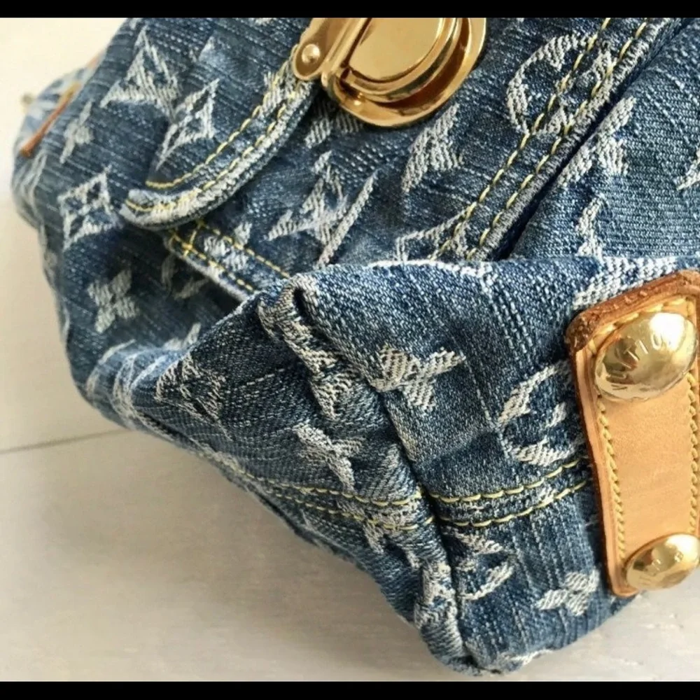 A104- 💯 % authentic Louis Vuitton Denim shoulder bag